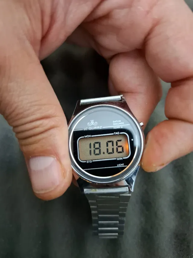 Relógio digital LC QUARZ vintage