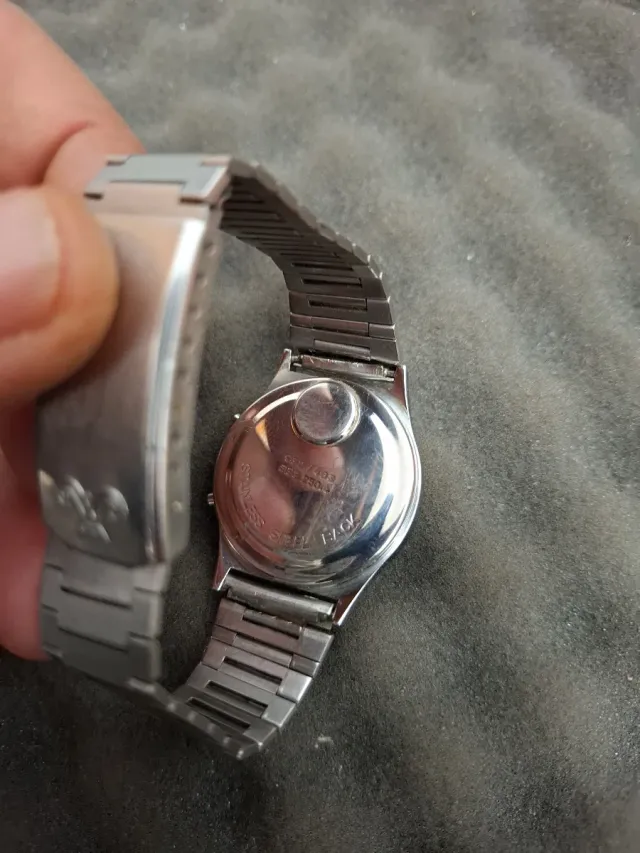 Relógio digital LC QUARZ vintage