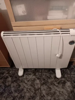 Estufa eléctrica blanca
