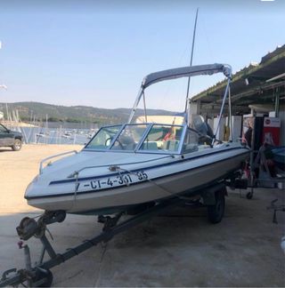 Barco de recreo Glastron la Raya