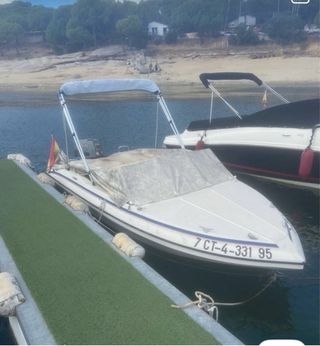 Barco de recreo Glastron la Raya