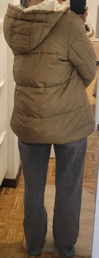 Anorak beige con capucha