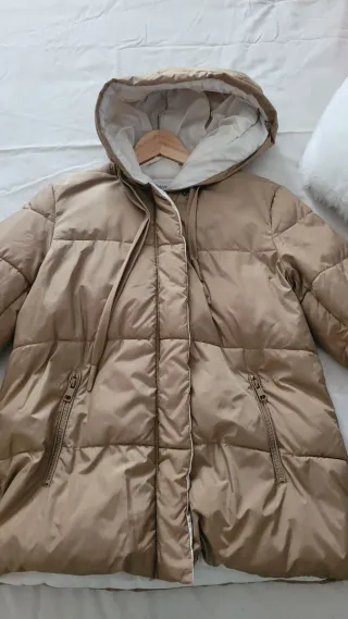 Anorak beige con capucha