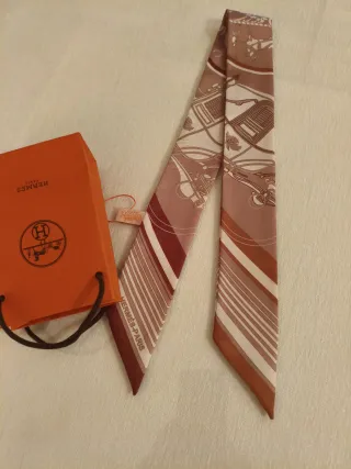 Pañuelo Twilly Seda Hermès Marrón y Beige