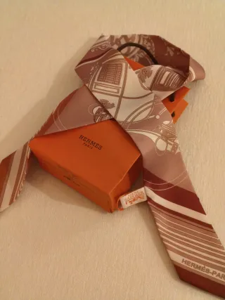 Pañuelo Twilly Seda Hermès Marrón y Beige