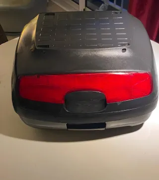 Maleta Baúl Moto Negra 39 litros.