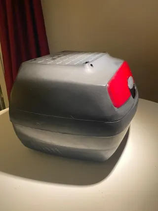 Maleta Baúl Moto Negra 39 litros.