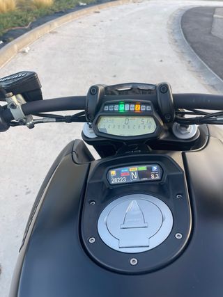 Ducati Diavel 1200 2016 28500km con muchos extras