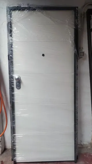 Puerta Acorazada Blanca por ambas caras.