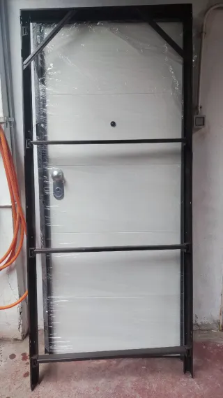 Puerta Acorazada Blanca por ambas caras.