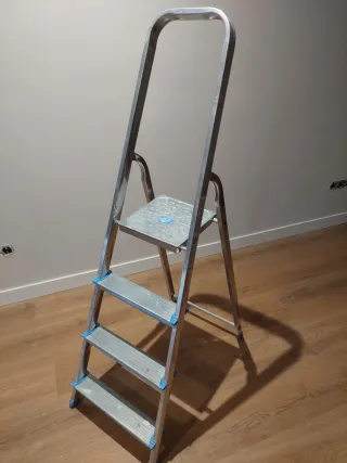 Escalera metálica 4 peldaños