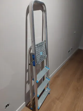 Escalera metálica 4 peldaños