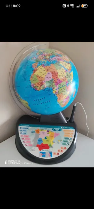 Globo terraqueo inteligente,de la marca clementoni