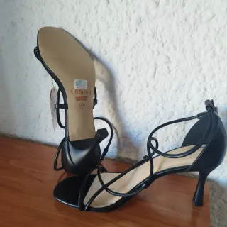 Sandalias Sfera Negras Tira Fina Tacón