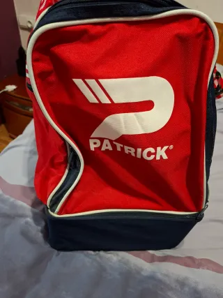 Bolsa Deporte con Zapatillero Patrick a estrenar