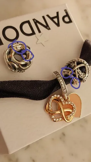 Pulsera Pandora con 3 charms Pandora