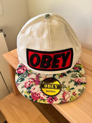 Gorra Obey Beige y Multicolor