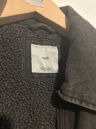 Cazadora Mango forrada color negro lavado