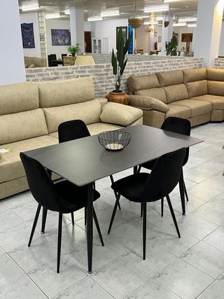 Barata mesa con sillas para comedor nueva