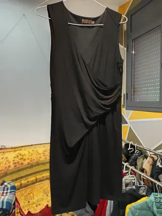 Vestido negro drapeado