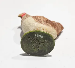 Figuras de gallina, gallo y pollitos Papo