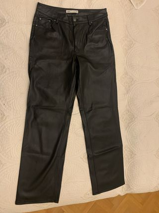 Pantalón efecto piel Zara mujer negro