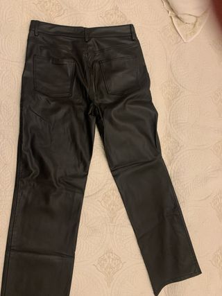 Pantalón efecto piel Zara mujer negro