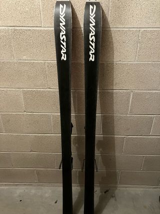 Esquís de travesía rojos 1’70 focas y bolsa