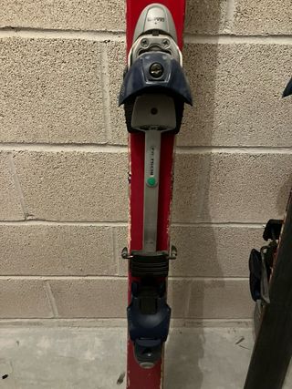 Esquís de travesía rojos 1’70 focas y bolsa