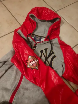 Felpa con cappuccio NY uomo grigia e rossa