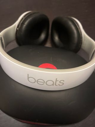 Auriculares Beats Solo 4 blancos