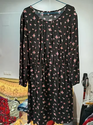 Vestido negro flores rosas