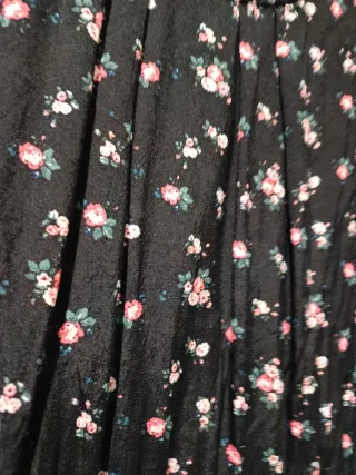 Vestido negro flores rosas