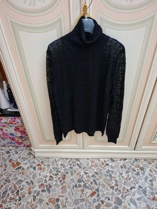 Maglia dolcevita nera in pizzo