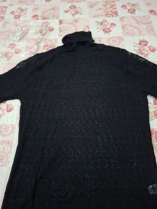 Maglia dolcevita nera in pizzo