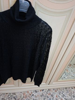 Maglia dolcevita nera in pizzo