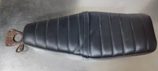 Asiento Vespa Negro con Costuras