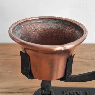 Bilancia antica in ghisa con coppette in rame
