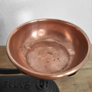 Bilancia antica in ghisa con coppette in rame