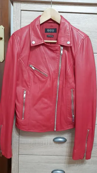 Cazadora Piel Roja Stradivarius