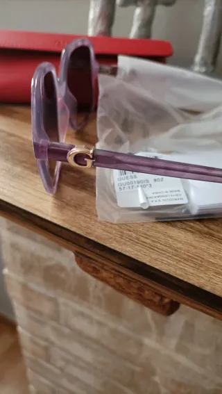 Gafas de sol Guess moradas y marrones