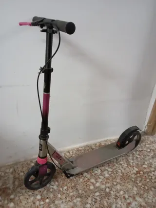 Patinete infantil rosa y negro