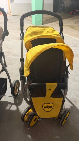 Carrito gemelar para muñecas Miyo