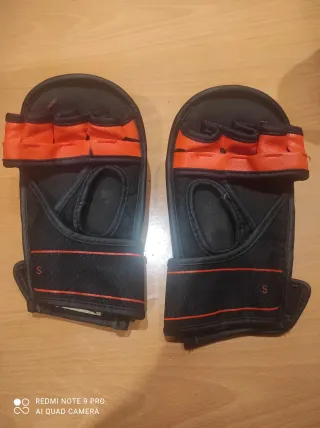 Guanti Domios neri e arancioni