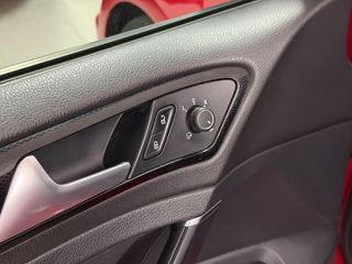 Volkswagen Golf 2.0 TDI 150 CV | Manual 6V R-Line