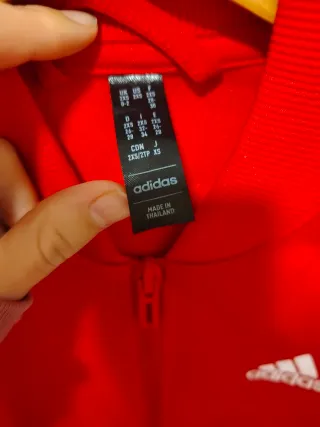 Chaqueta deportiva Adidas roja