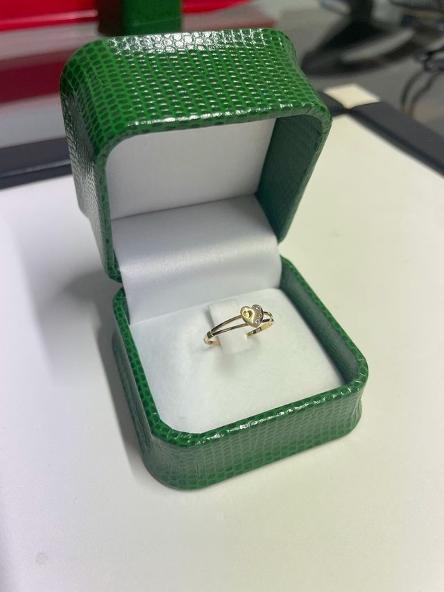 Anillo Oro 18K Circonitas Corazón
