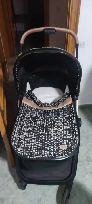 Cochecito bebé negro y beige