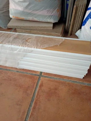 Zócalo blanco lacado