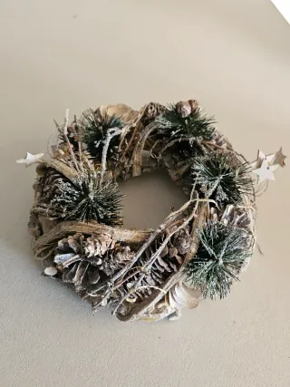 Centrotavola Natalizio Legno e Pigne